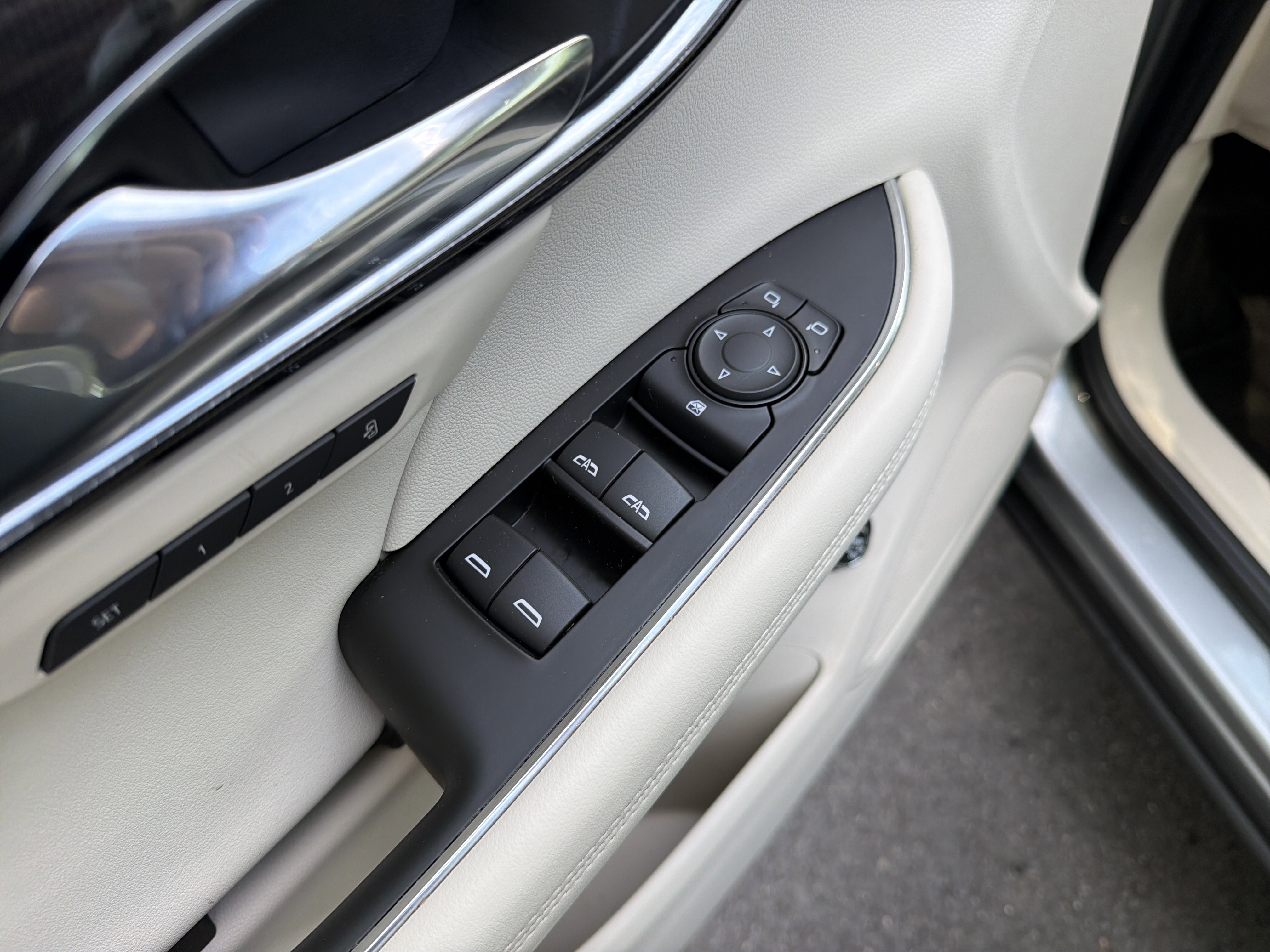 Used 2023 Buick Envision Essence AWD/4WD image 15