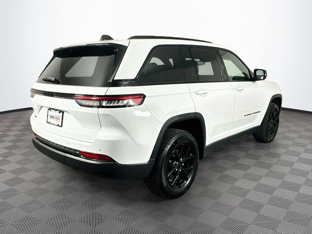 Used 2024 Jeep Grand Cherokee Altitude AWD/4WD image 11