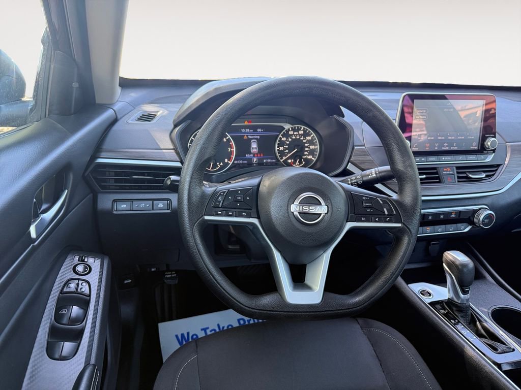 Used 2025 Nissan Altima 2.5 SV FWD image 12