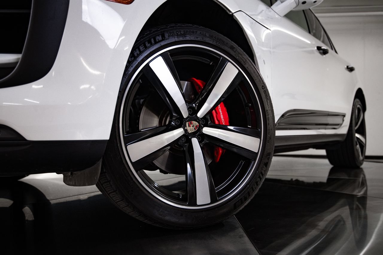 Certified 2024 Porsche Macan S AWD/4WD image 11