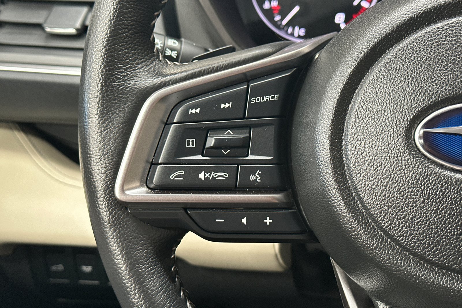 Used 2023 Subaru Ascent Limited w/ Popular Package #2A AWD/4WD image 31