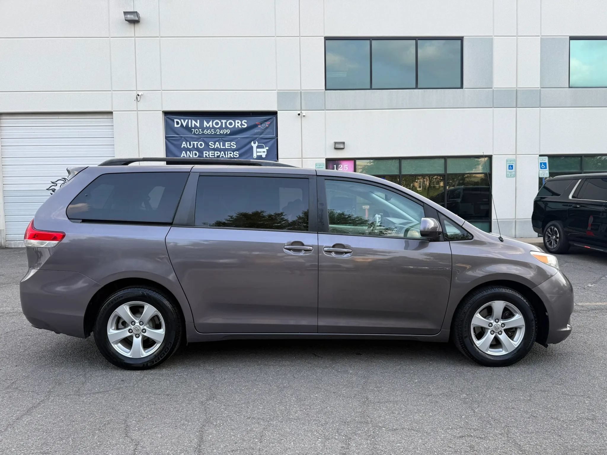Used 2012 Toyota Sienna LE FWD image 3