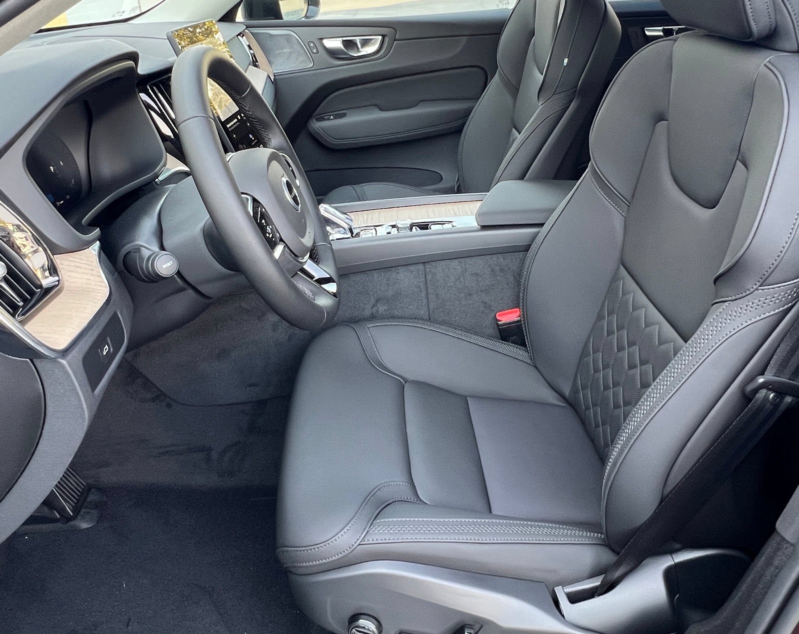New 2026 Volvo XC60 B5 Plus w/ Protection Package Premier AWD/4WD image 14