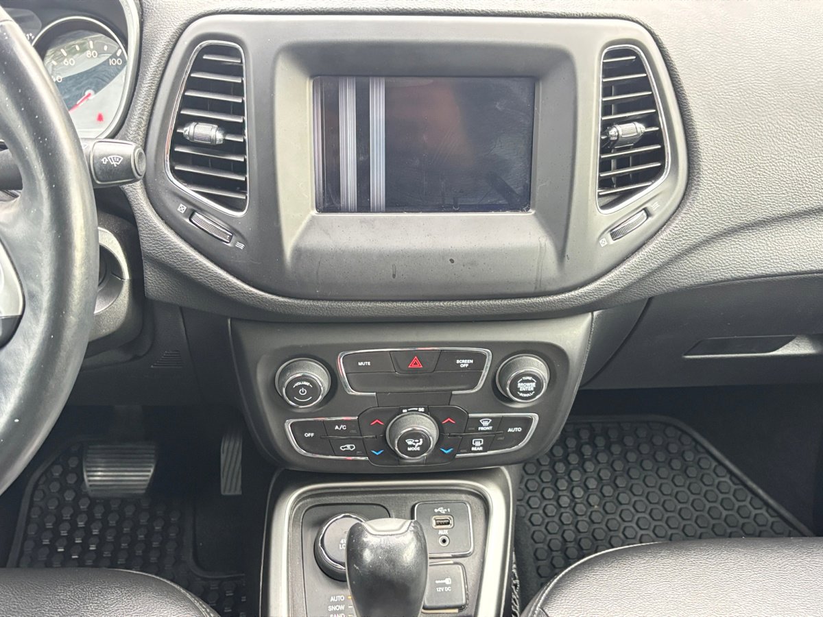 Used 2019 Jeep Compass Latitude w/ Popular Equipment Group image 3