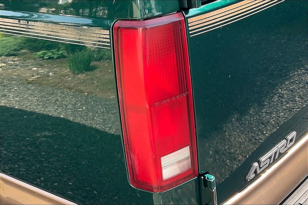 Used 2000 Chevrolet Astro Passenger RWD image 19