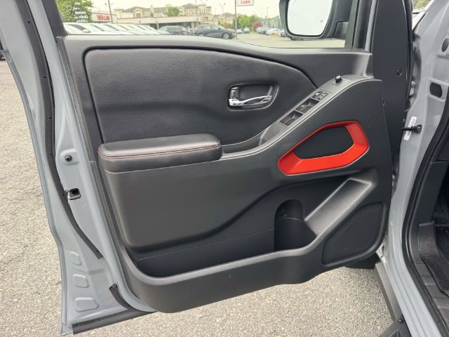 Used 2025 Nissan Frontier PRO-4X AWD/4WD image 12