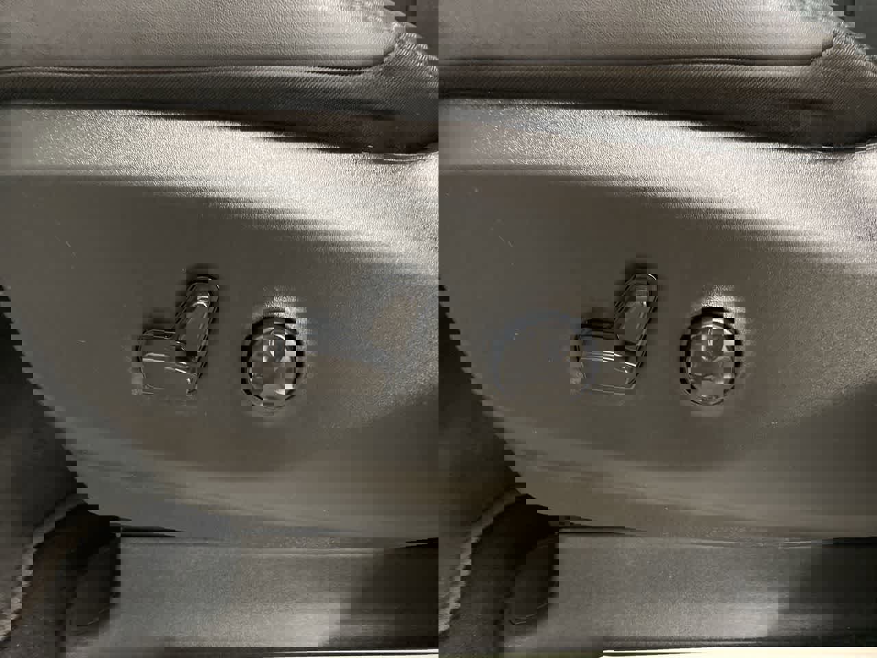 Used 2024 Chrysler Pacifica Select image 15