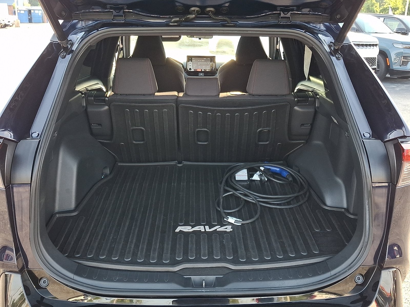 Used 2021 Toyota RAV4 SE w/ Weather & Moonroof Package AWD/4WD image 28