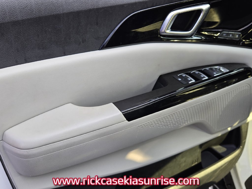 Used 2023 Kia Carnival SX FWD image 10