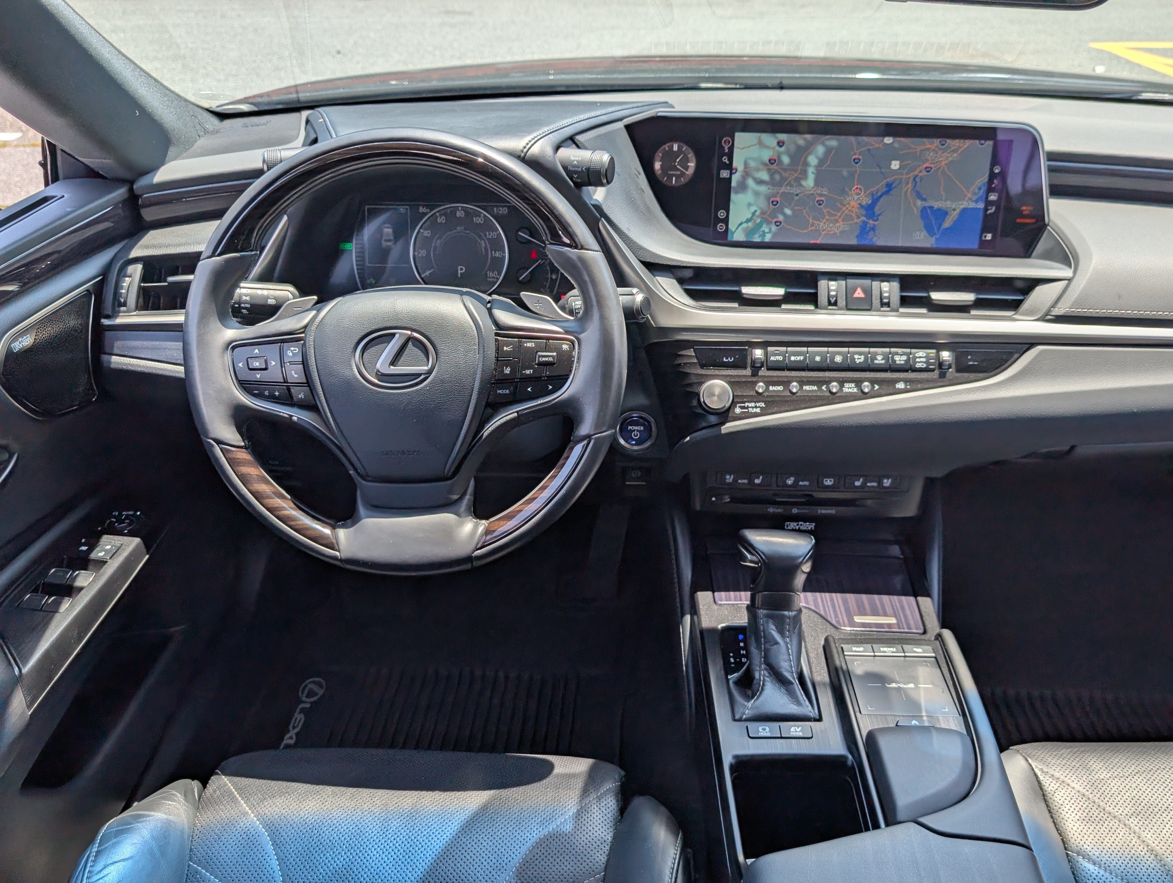 Certified 2021 Lexus ES 300h w/ Accessory Package FWD image 17
