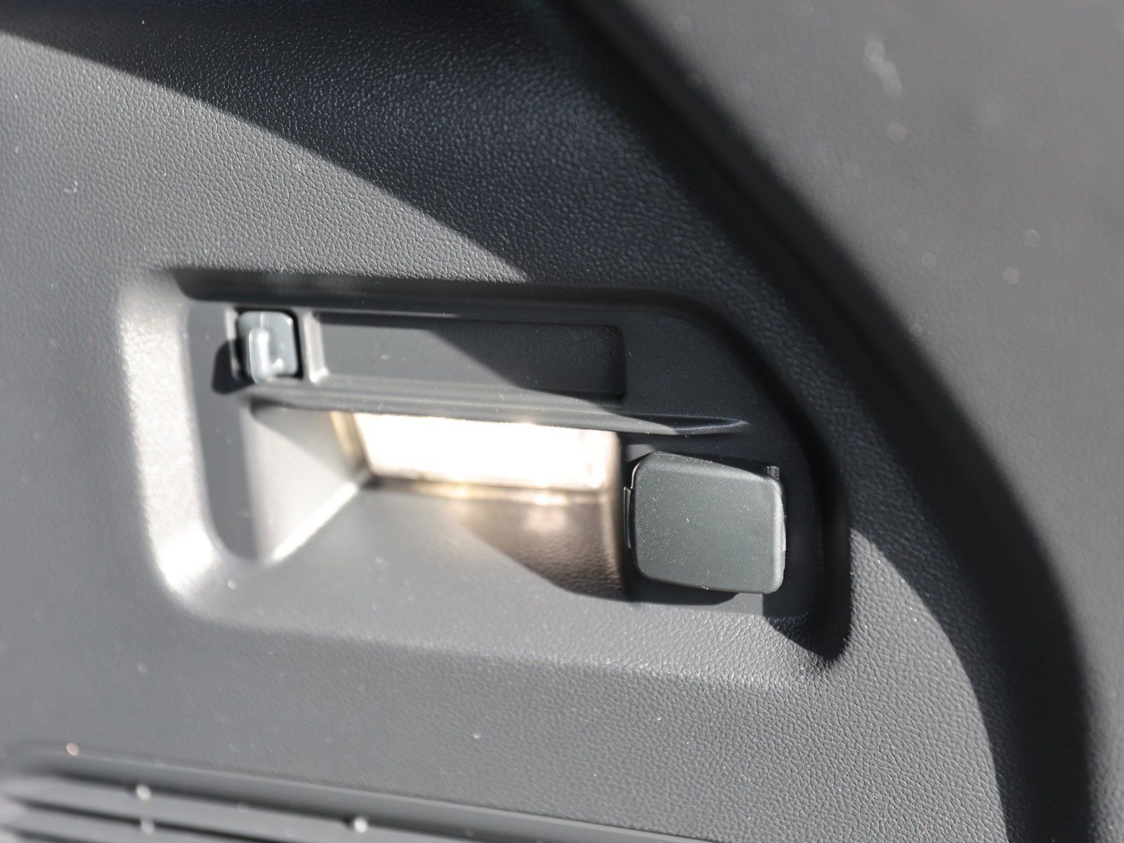 Used 2025 Ford Explorer Active image 16