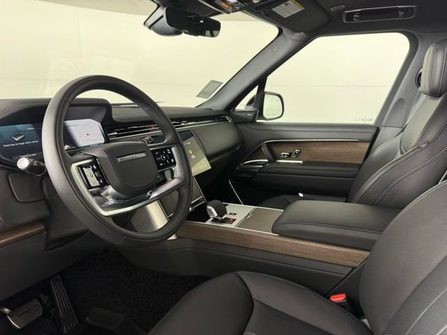 Used 2025 Land Rover Range Rover SE AWD/4WD image 6