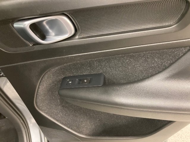 Used 2019 Volvo XC40 T5 Momentum image 39