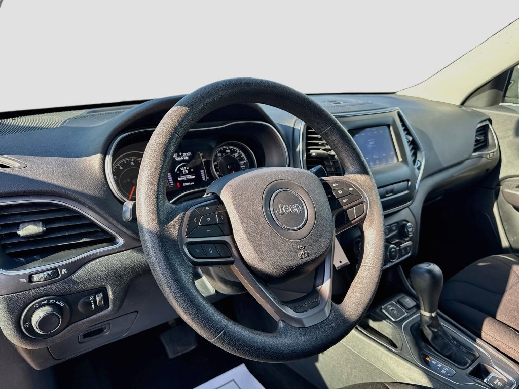 Used 2020 Jeep Cherokee Latitude FWD image 10