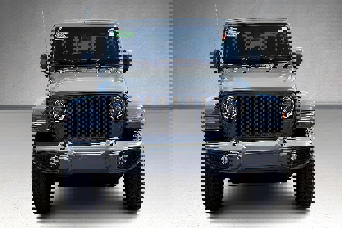 Used 2023 Jeep Gladiator Overland image 3