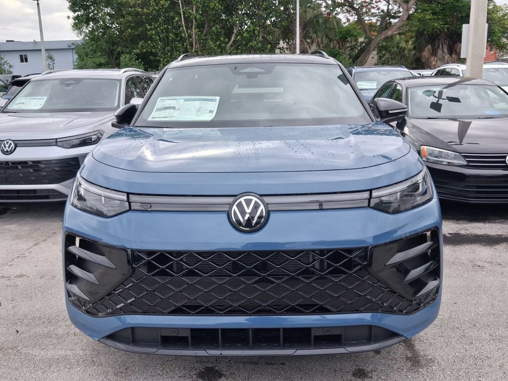 New 2026 Volkswagen Tiguan SE R-Line FWD image 2