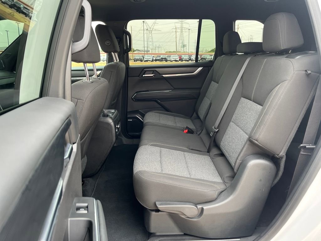 Used 2025 GMC Acadia Elevation image 30