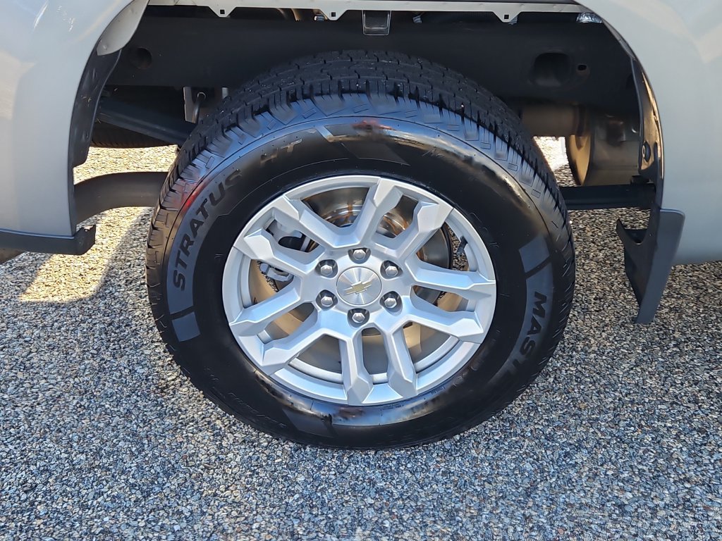 Used 2023 Chevrolet Silverado 1500 LT AWD/4WD image 9