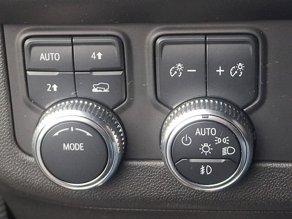 Used 2024 GMC Yukon XL SLT AWD/4WD image 23