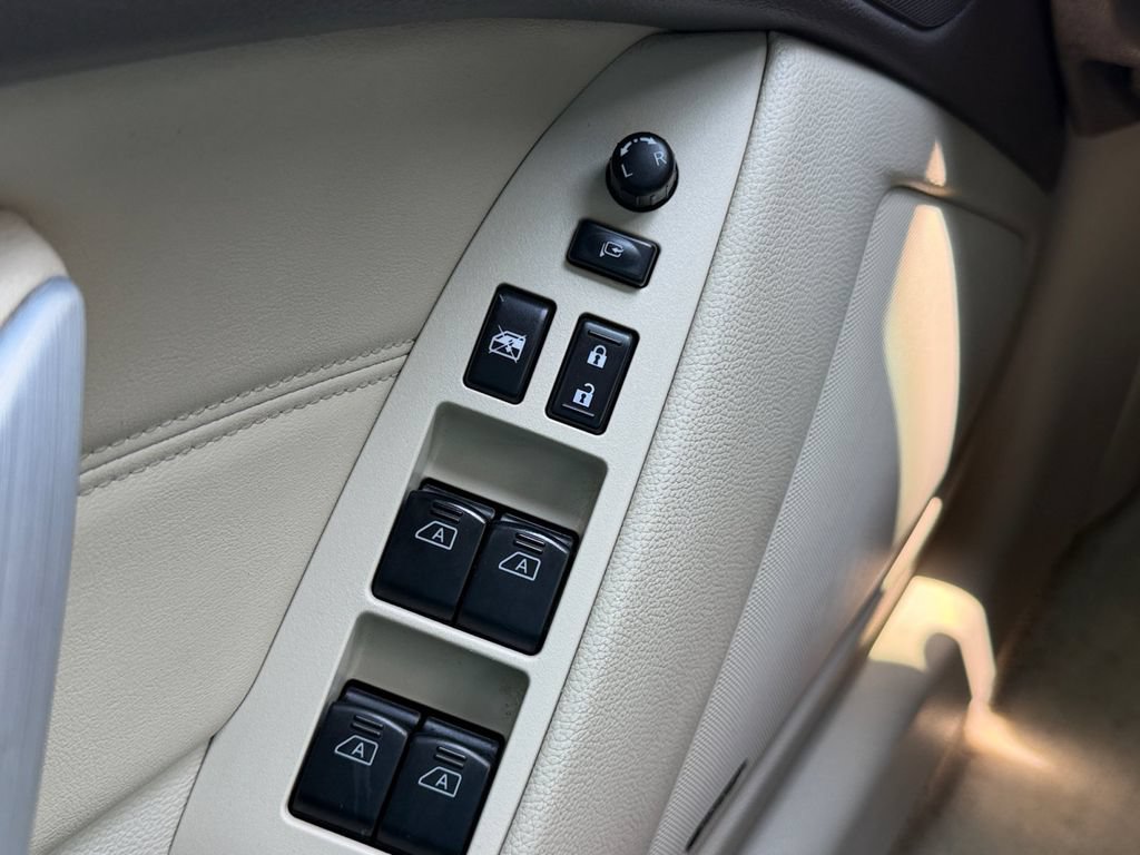 Used 2011 INFINITI G37 Convertible w/ Premium Pkg RWD image 22