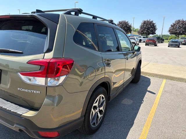 Used 2024 Subaru Forester Premium AWD/4WD image 5