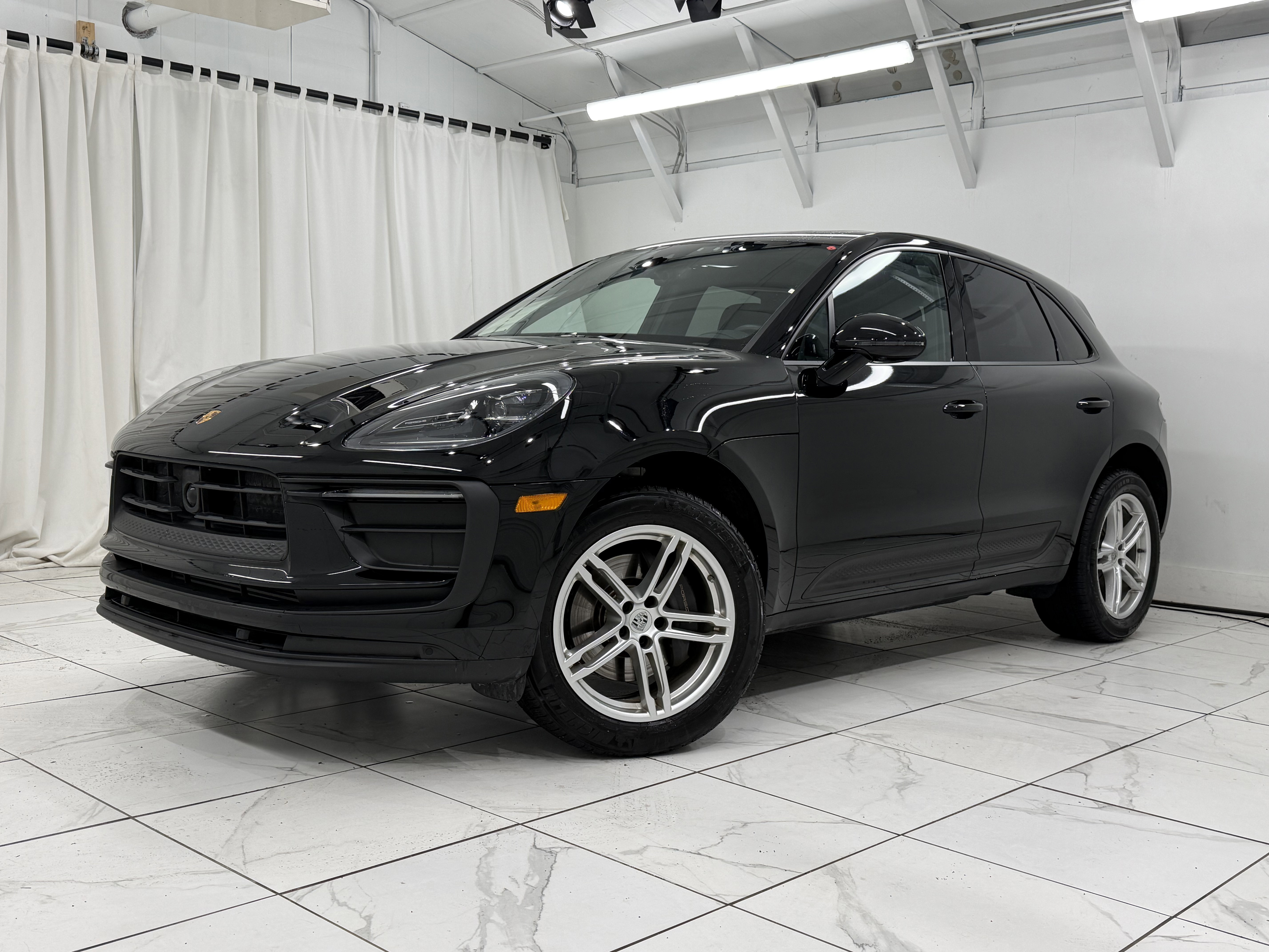 Certified 2025 Porsche Macan image 6