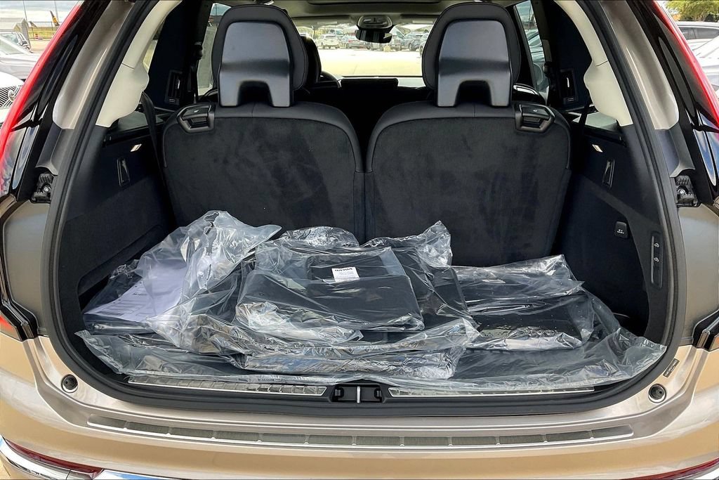 New 2026 Volvo XC90 B5 Plus w/ Protection Package Premier AWD/4WD image 39