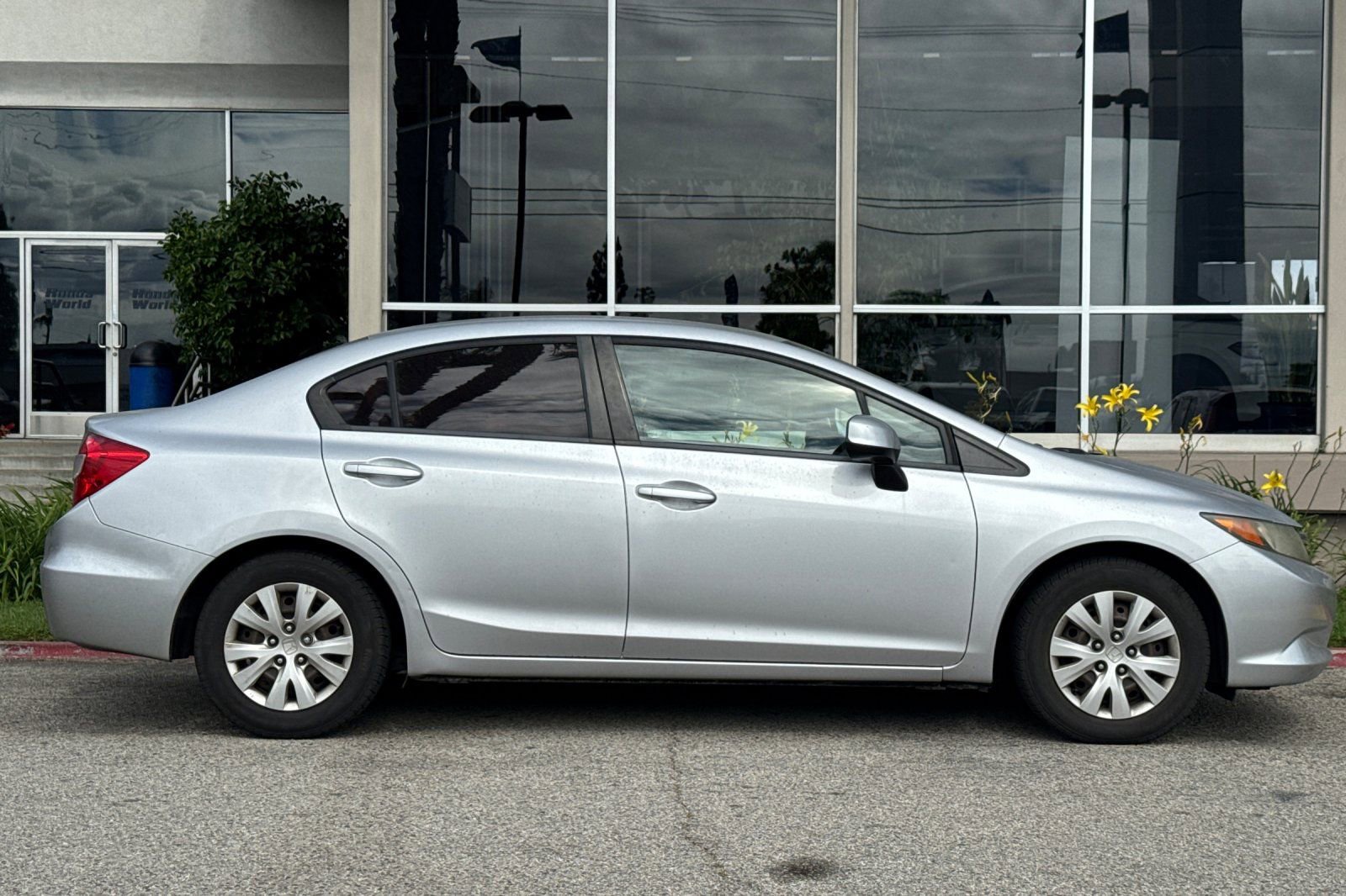 Used 2012 Honda Civic LX image 4