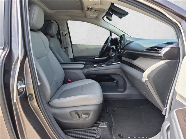 Used 2024 Toyota Sienna XLE FWD image 19