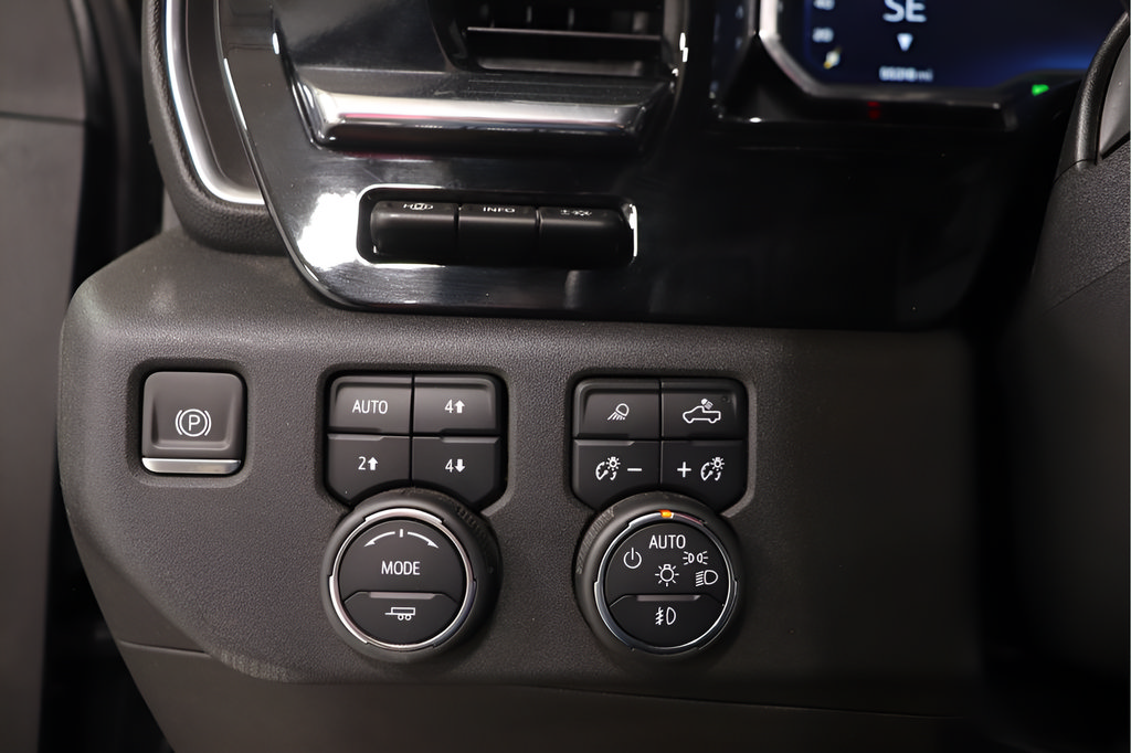 Used 2024 Chevrolet Silverado 2500 High Country w/ High Country Premium Package AWD/4WD image 19