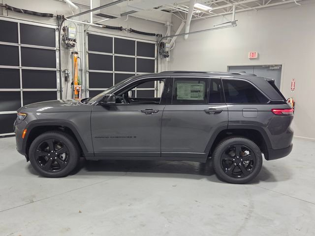 New 2026 Jeep Grand Cherokee Limited w/ Limited Altitude Package RWD image 4