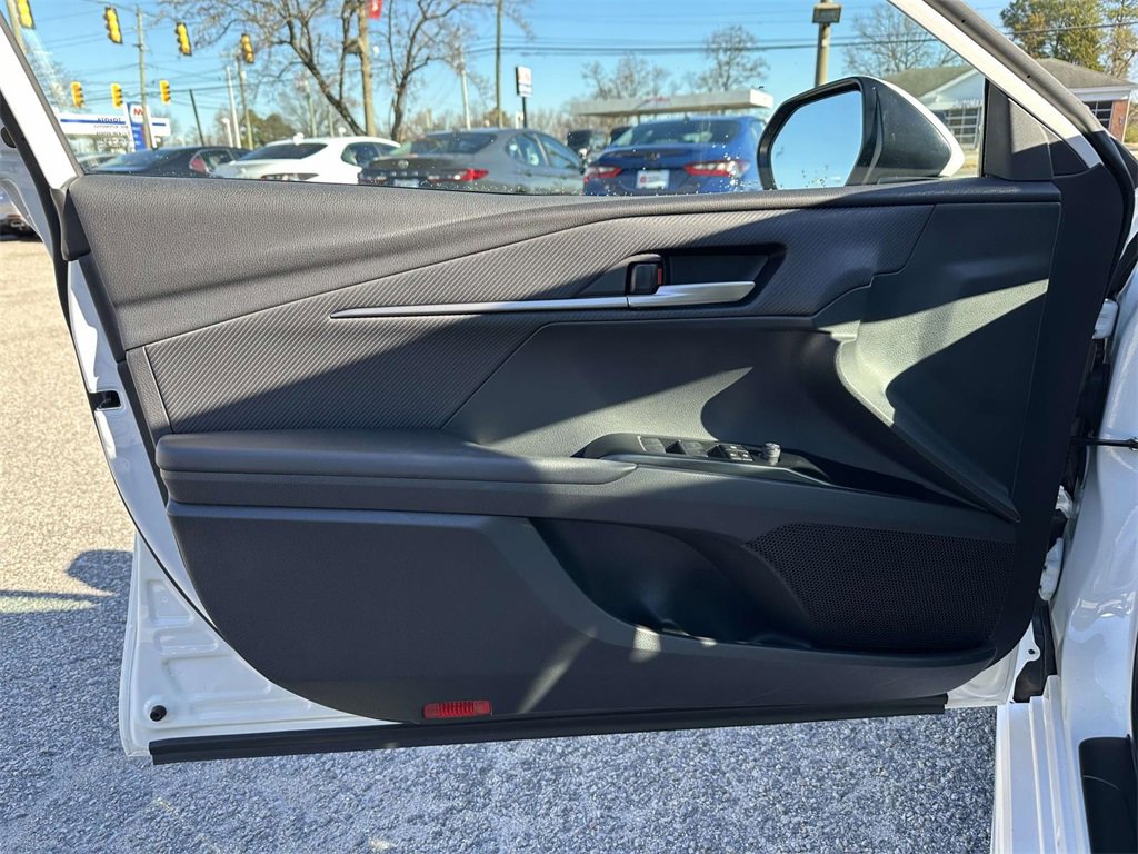 Certified 2025 Toyota Camry SE image 18