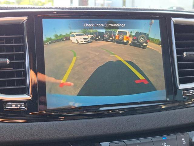 Certified 2023 Chrysler Pacifica Touring-L FWD image 8