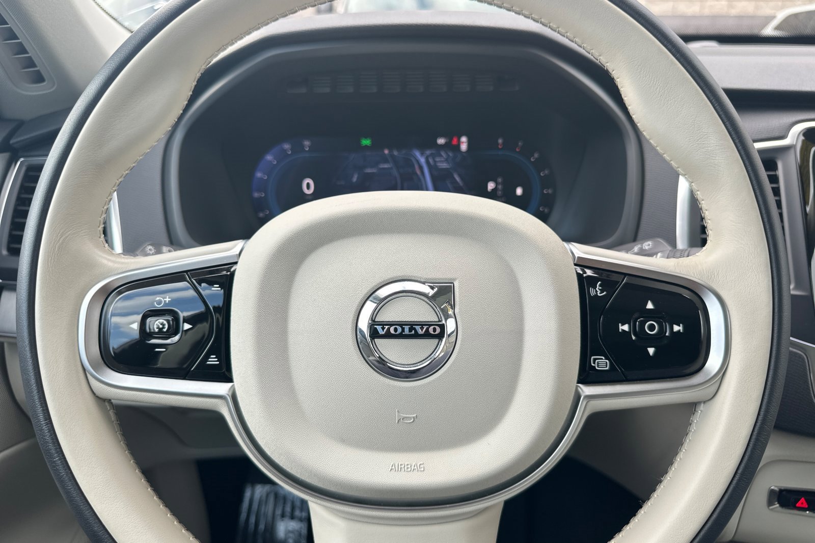 Certified 2025 Volvo XC90 B5 Core w/ Protection Package Premier image 27