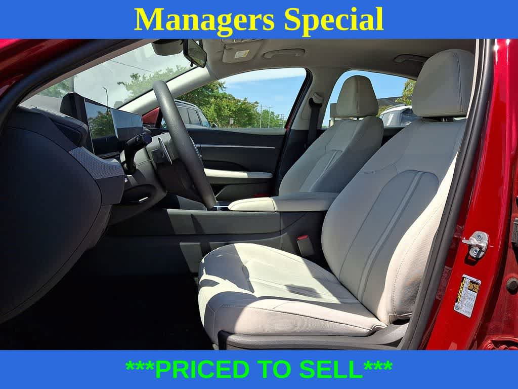 Used 2025 Hyundai Sonata SEL FWD image 12