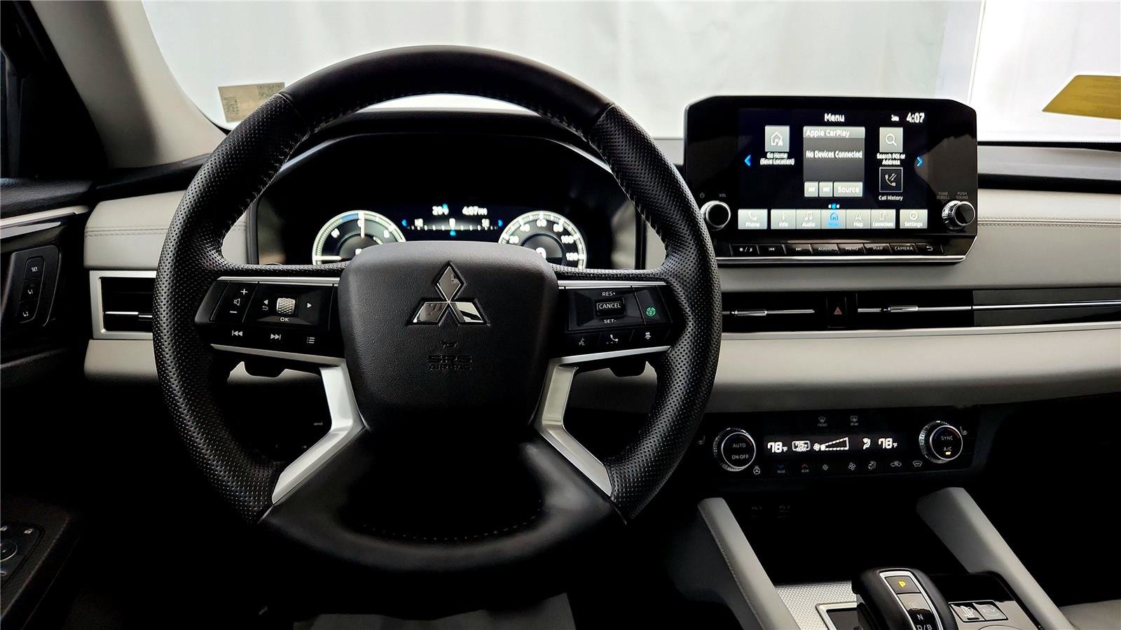 Used 2025 Mitsubishi Outlander SEL image 29