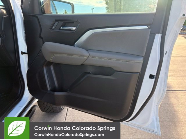 Used 2025 Chevrolet Colorado ZR2 w/ Technology Package AWD/4WD image 23