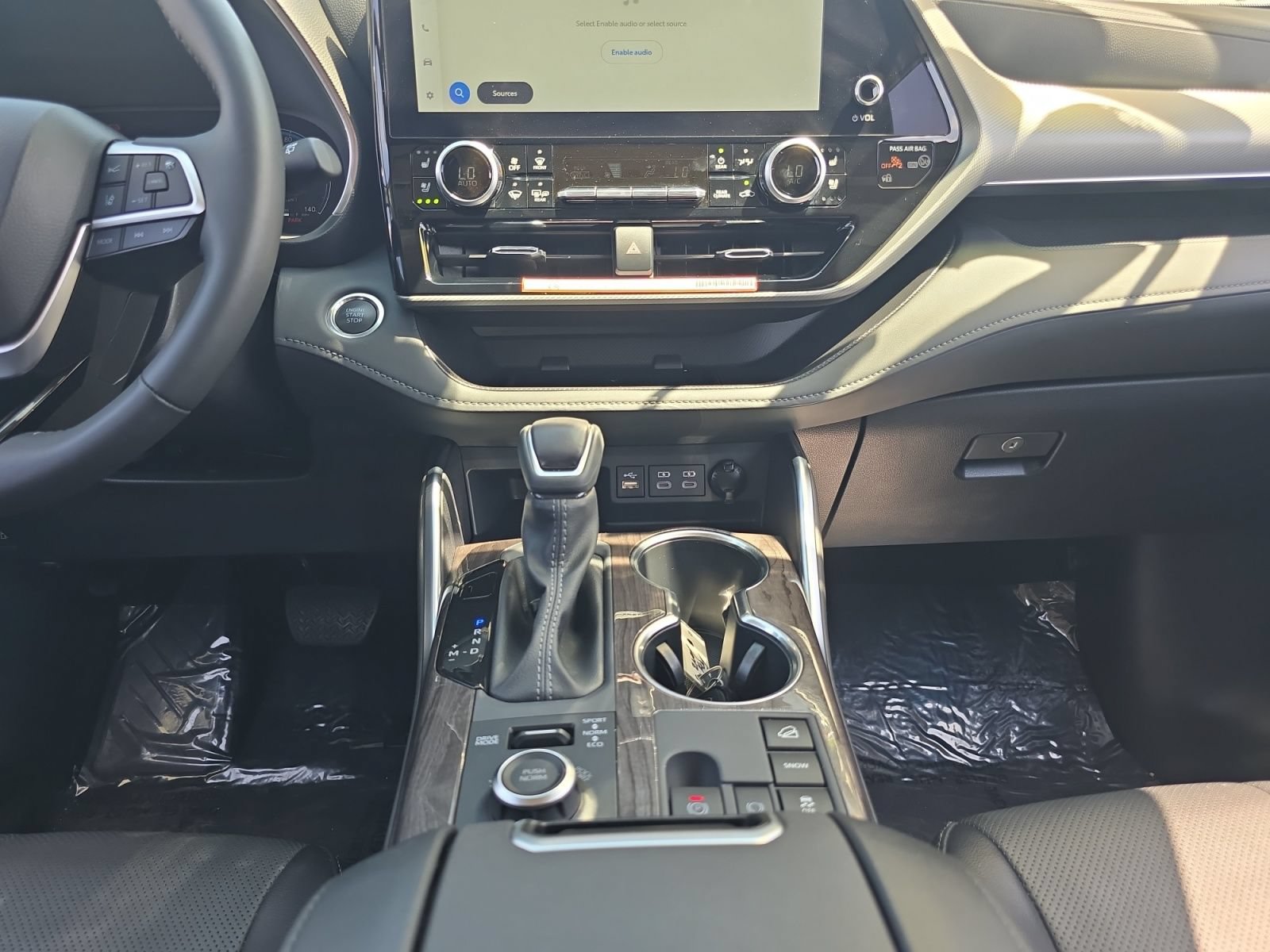Certified 2025 Toyota Highlander Platinum AWD/4WD image 11