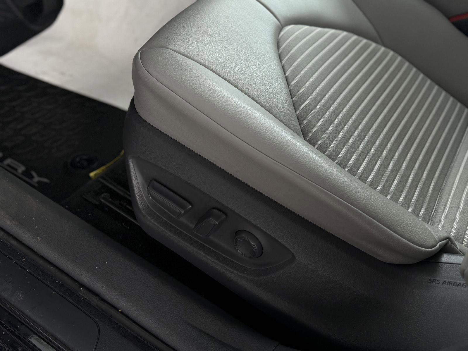 Used 2020 Toyota Camry SE image 15