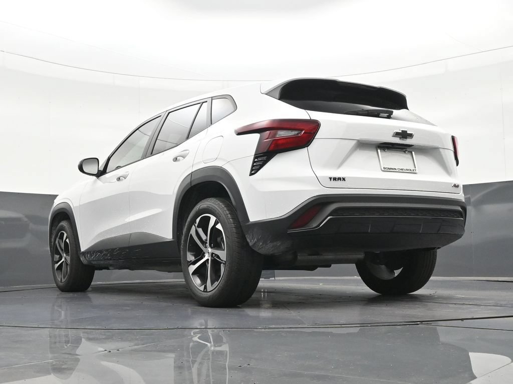 Used 2024 Chevrolet Trax RS FWD image 27