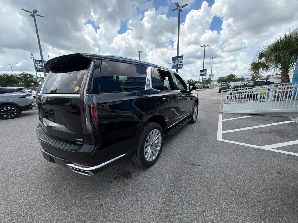 Used 2024 Cadillac Escalade Luxury RWD image 5