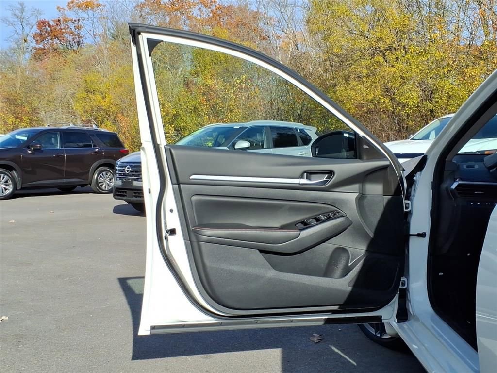 Used 2024 Nissan Altima 2.0 SR image 22