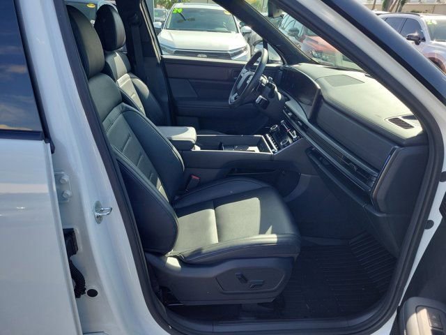 Used 2025 Hyundai Santa Fe Calligraphy AWD/4WD image 8