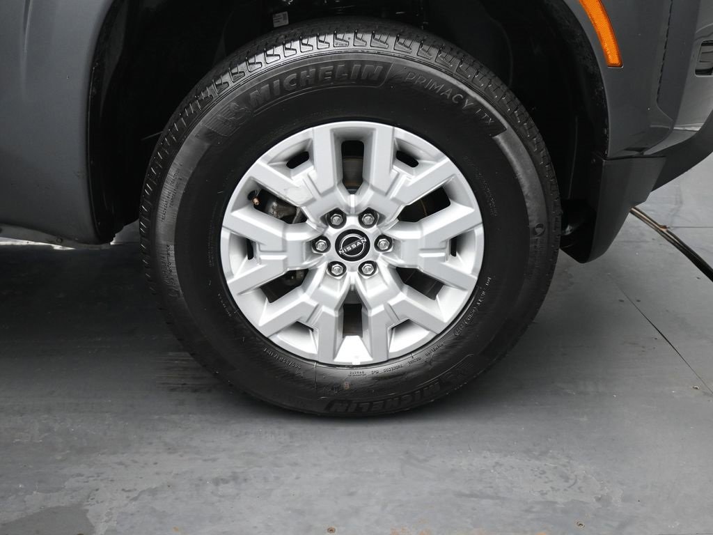 Used 2023 Nissan Frontier SV image 17
