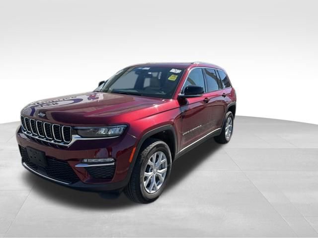 Used 2023 Jeep Grand Cherokee Limited AWD/4WD image 3