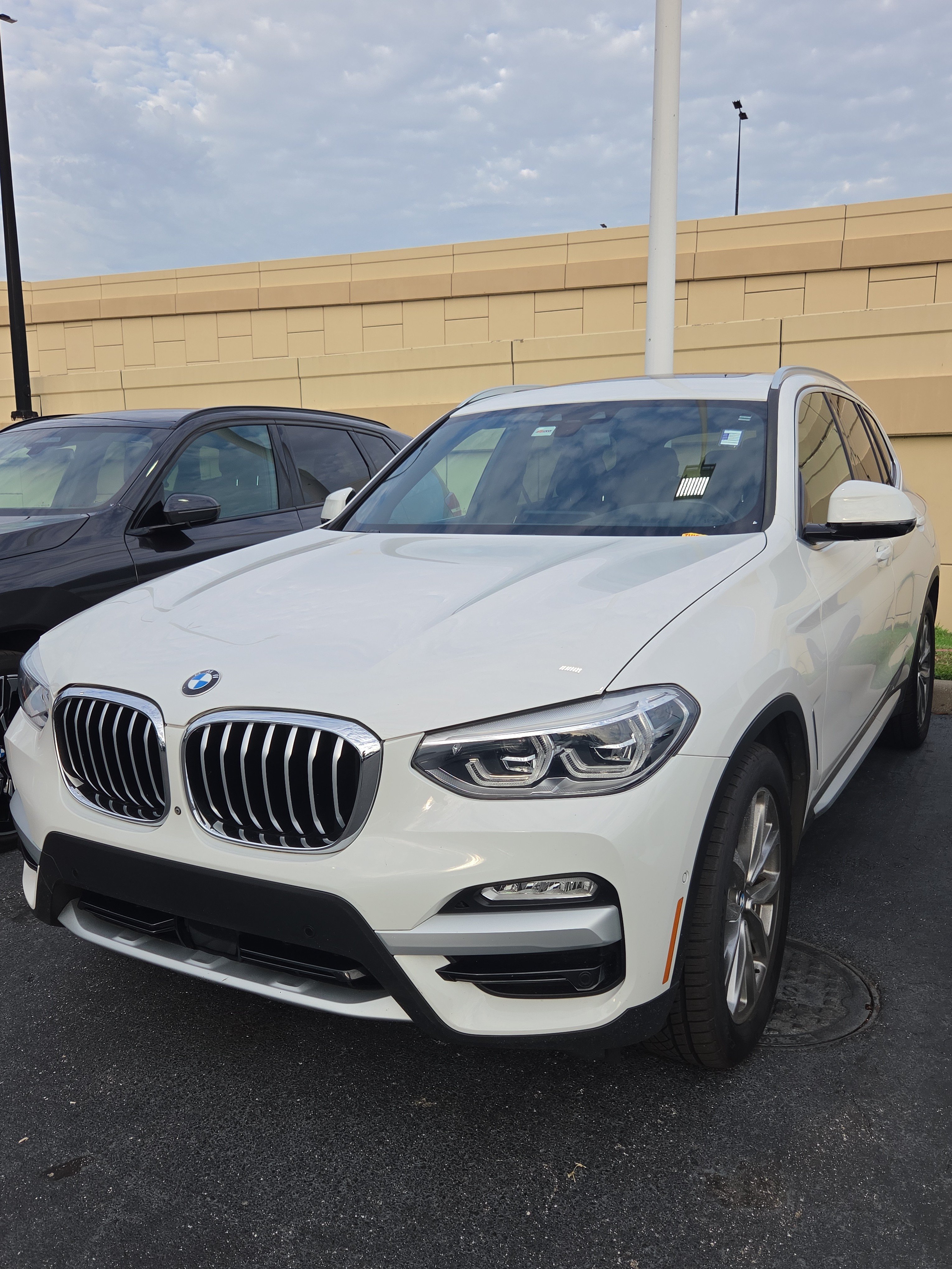 Used 2019 BMW X3 xDrive30i w/ Executive Package AWD/4WD image 3