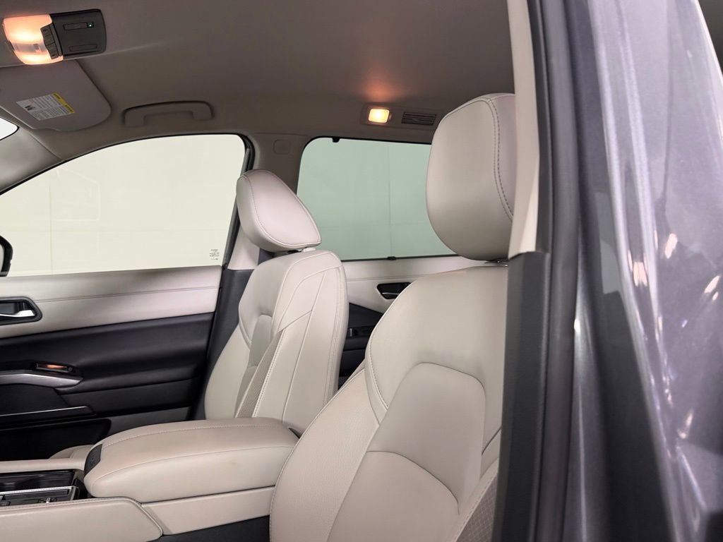 Used 2023 Nissan Pathfinder SL image 24