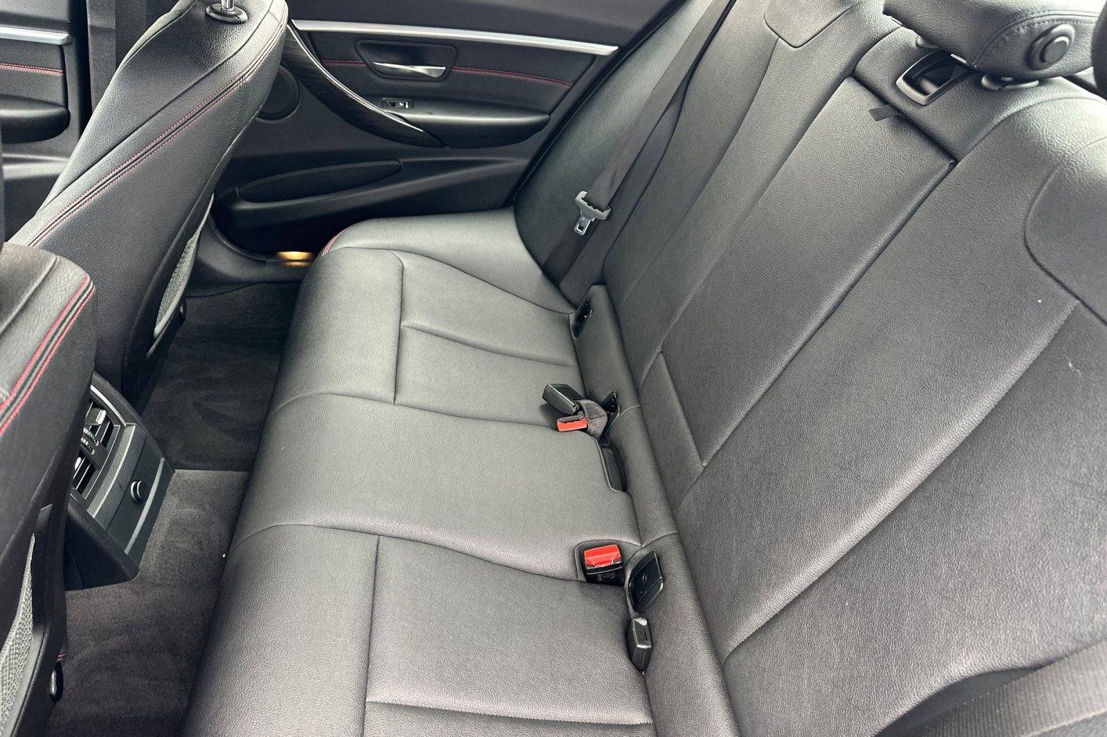 Used 2018 BMW 330i xDrive Sedan AWD/4WD image 12