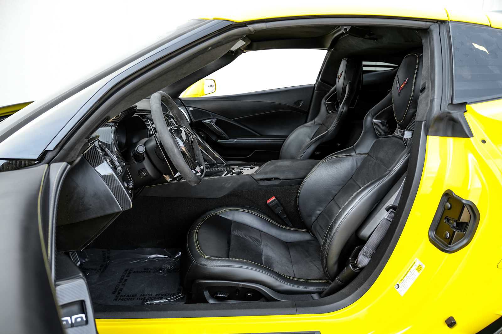 Used 2015 Chevrolet Corvette Z06 w/ 3LZ Preferred Equipment Group image 4