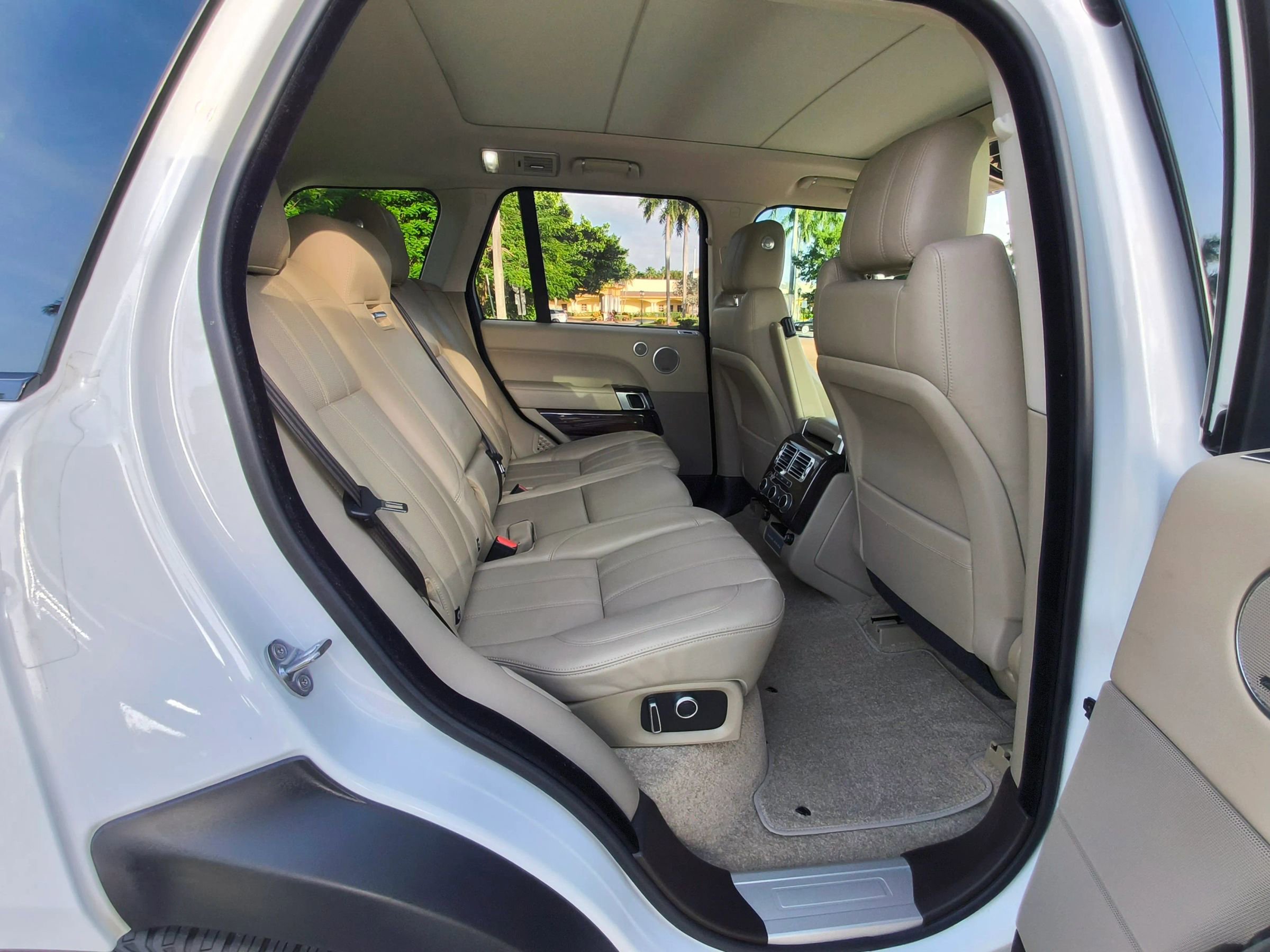 Used 2017 Land Rover Range Rover Supercharged image 35